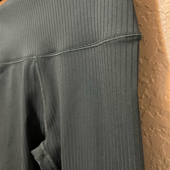 Vuori Inversion Rib Legging - Picture 4 of 7